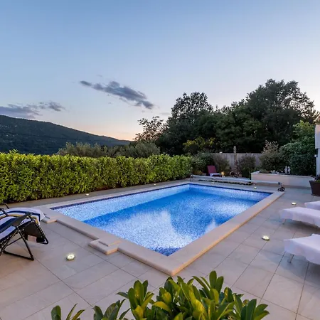 Villa M Tugare