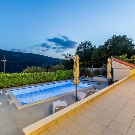 Villa M Tugare
