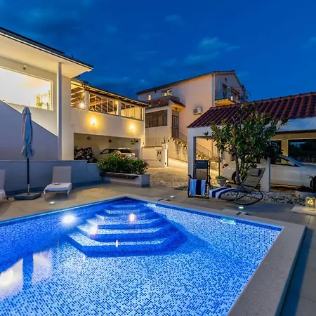 M Villa Tugare