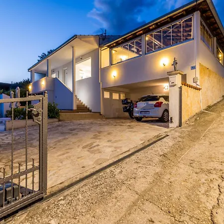 M Villa *